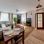 Cosy Central Hideaway Home *